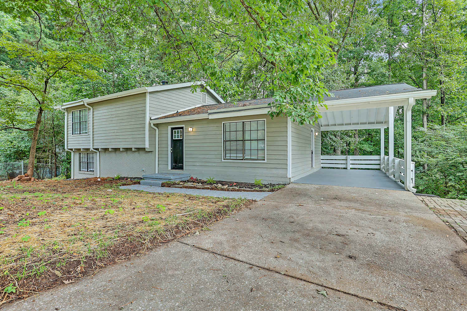 678 Lakeridge Dr Se photo 3