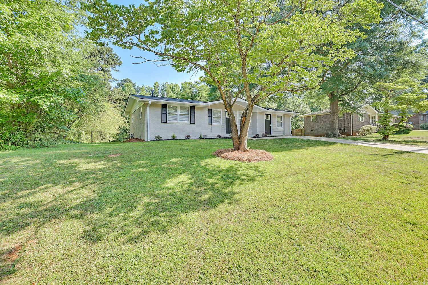 6265 Lakeview Dr photo 2