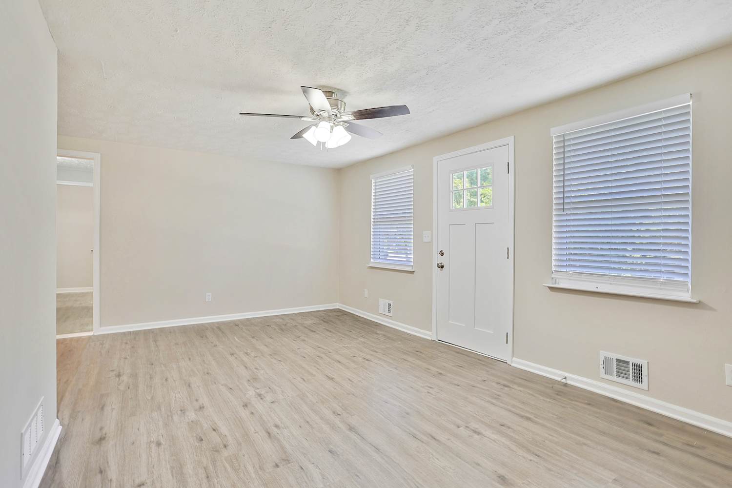 6265 Lakeview Dr photo 3