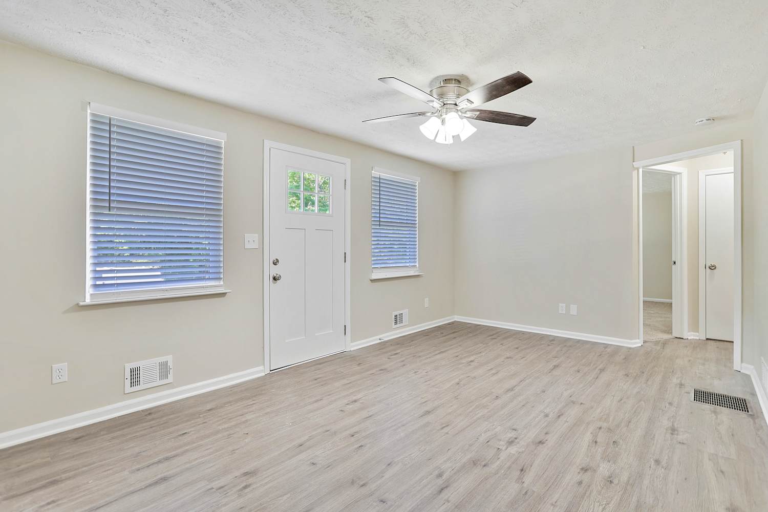 6265 Lakeview Dr photo 5