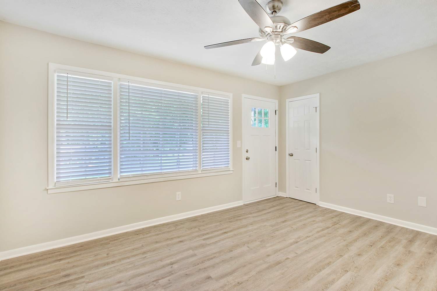 7110 Carolyn Cir photo 4