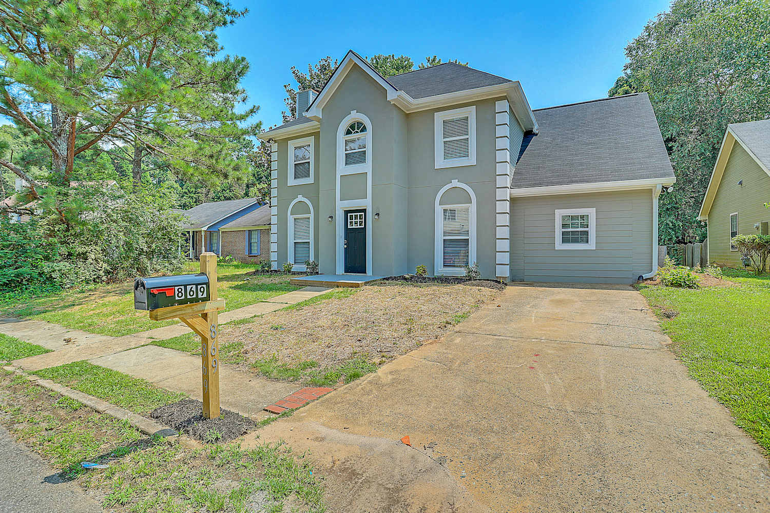 869 Market Way photo 3