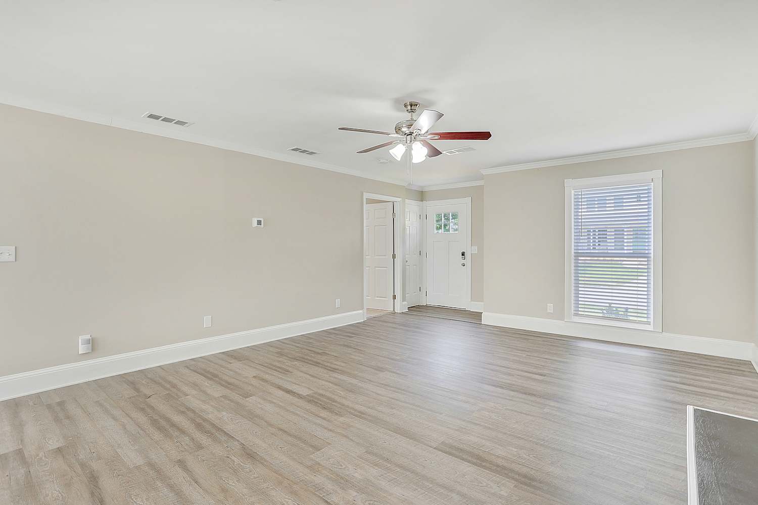 869 Market Way photo 4