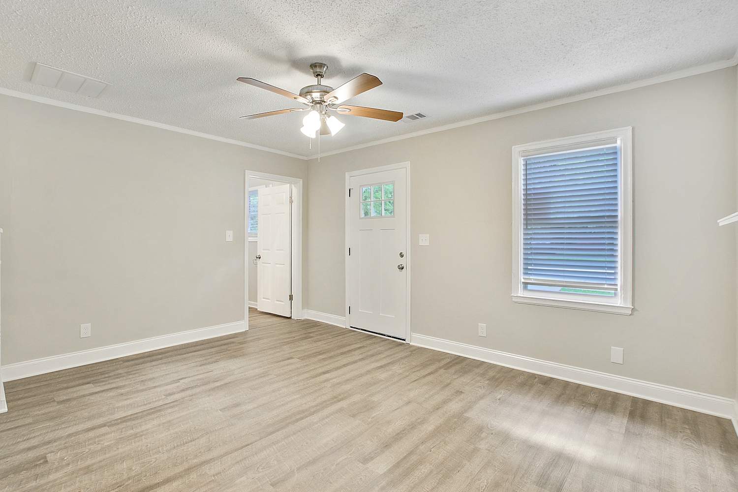 1372 E Forrest Ave photo 4