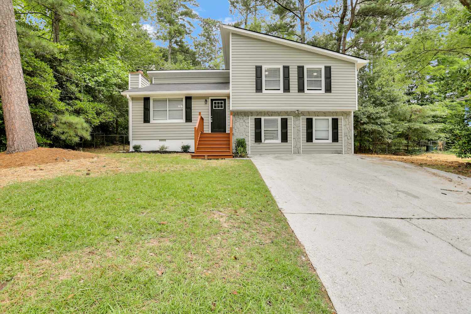 3868 Burnt Leaf Ln photo 2
