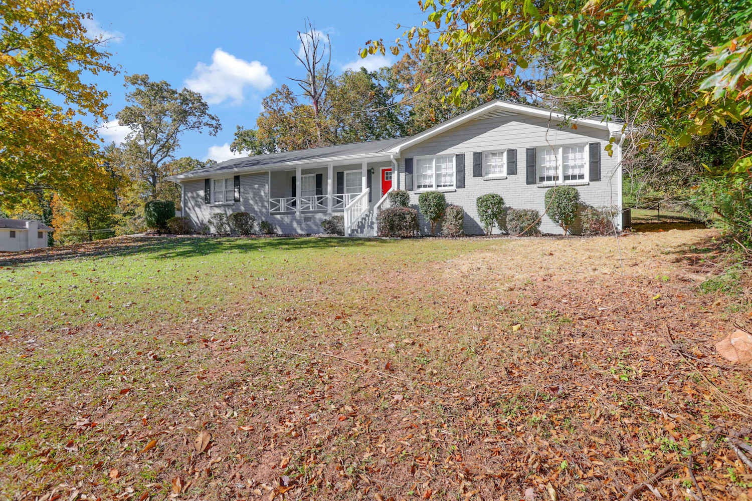 2865 Castle Dr photo 3