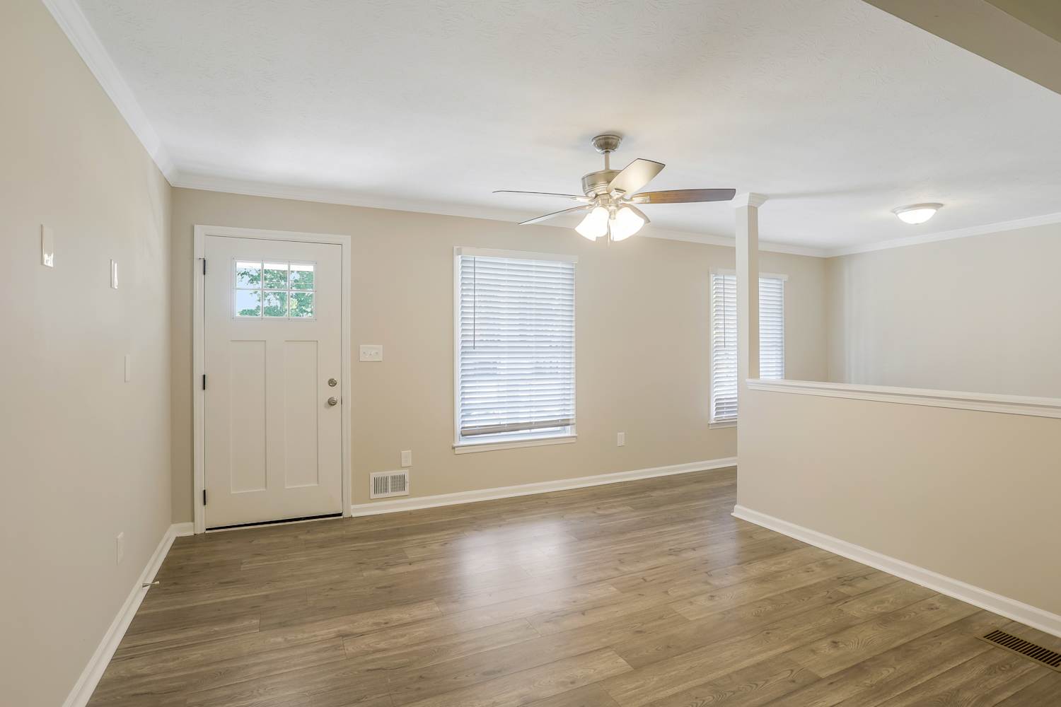 2865 Castle Dr photo 4
