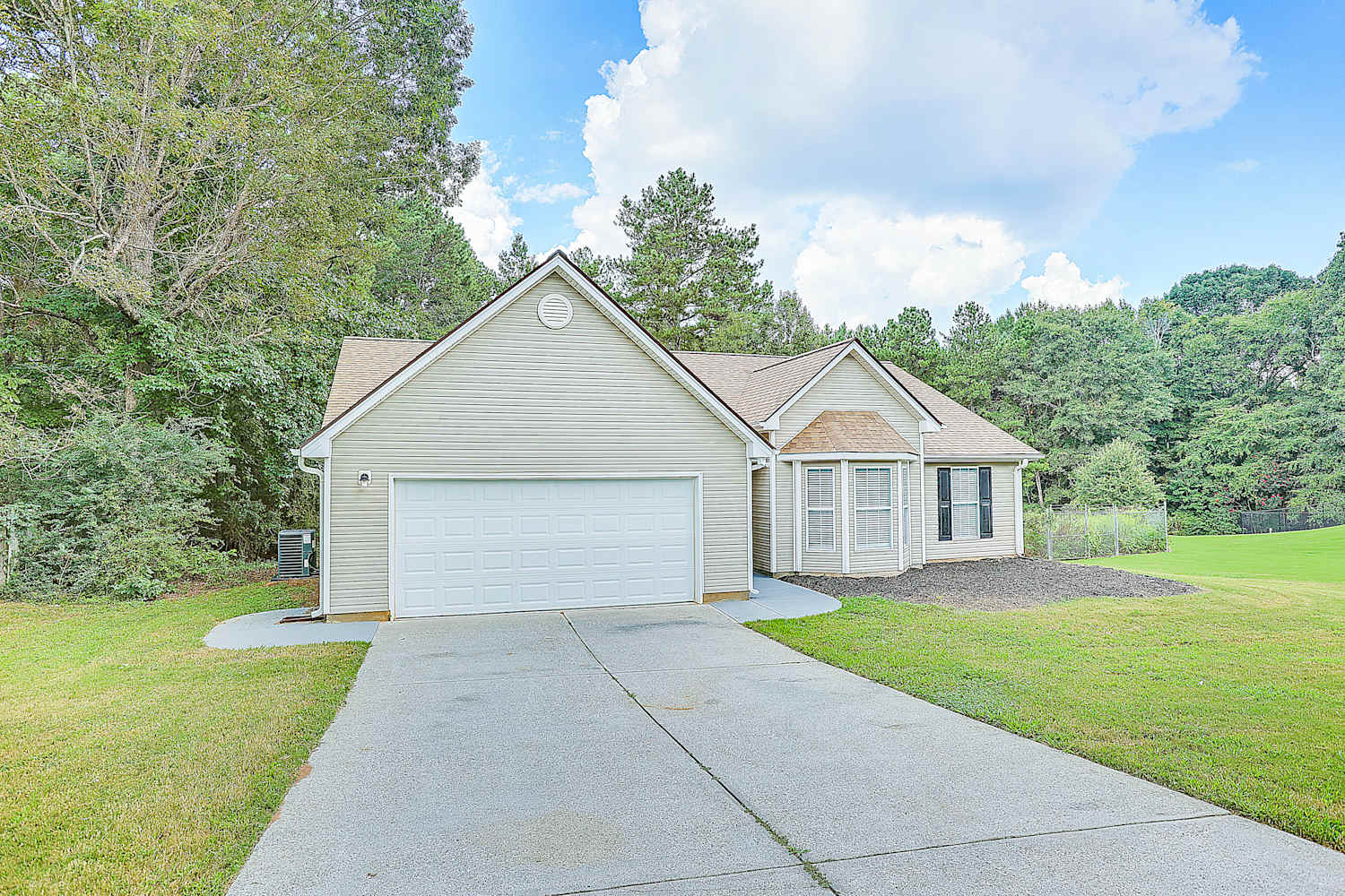 308 Devonshire Dr photo 2