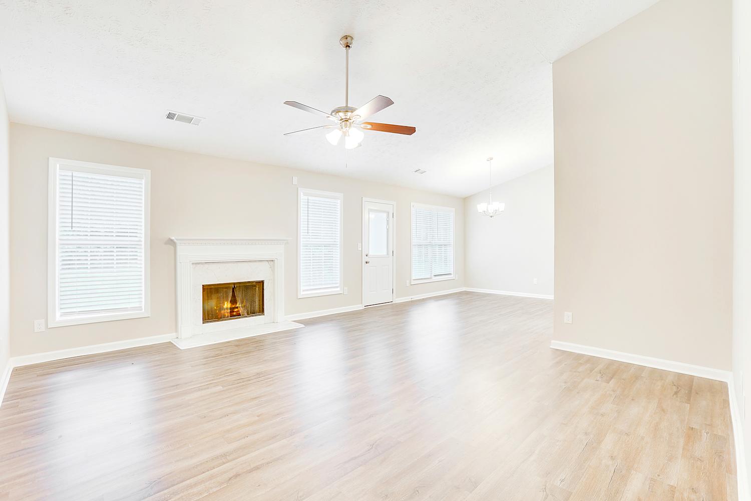 308 Devonshire Dr photo 4