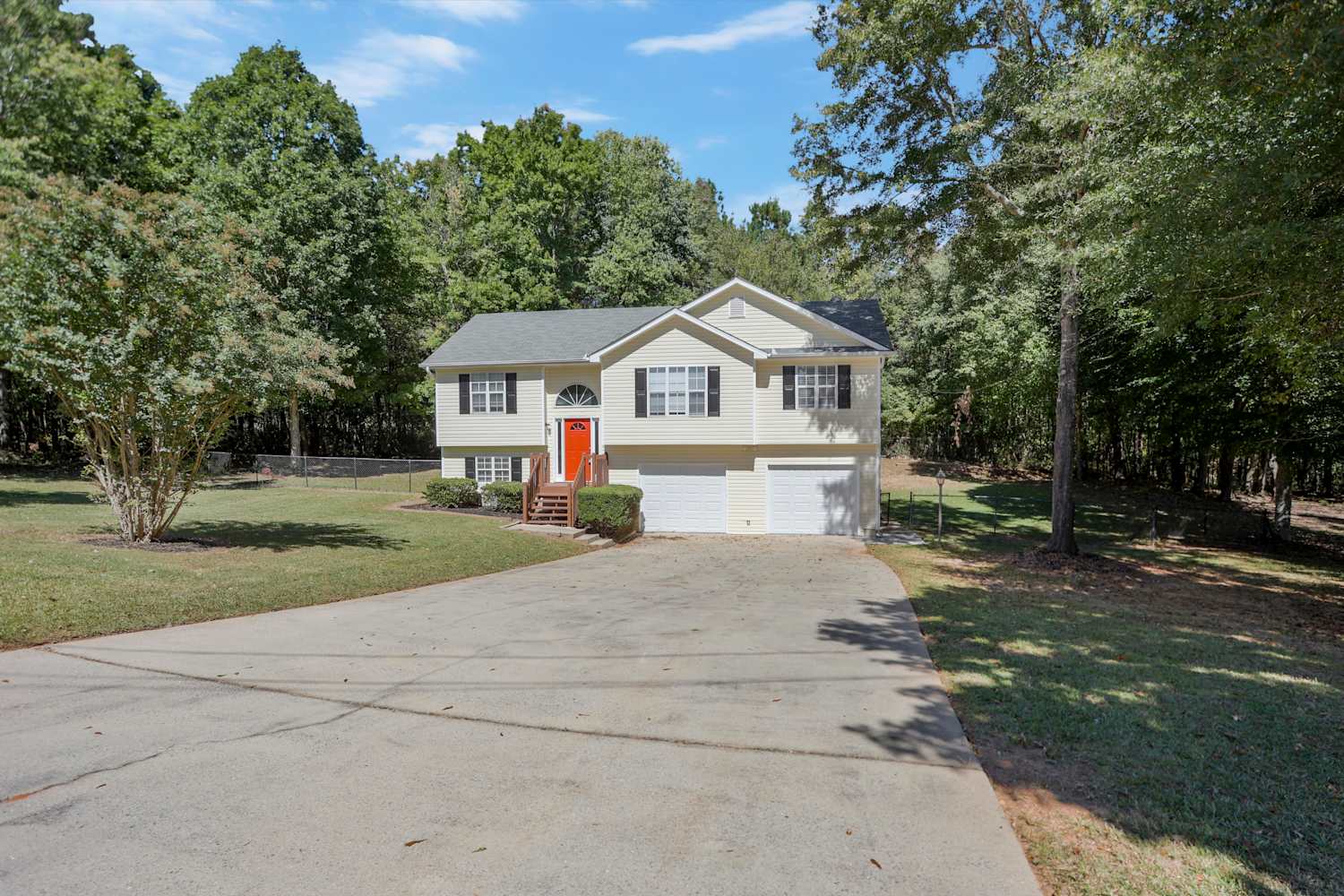 301 Willow Ln photo 2