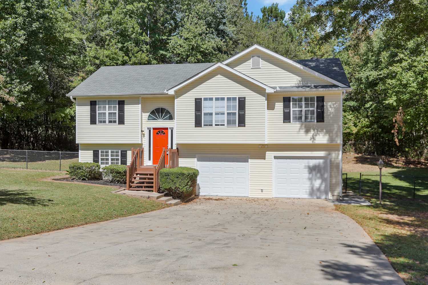 301 Willow Ln photo 3