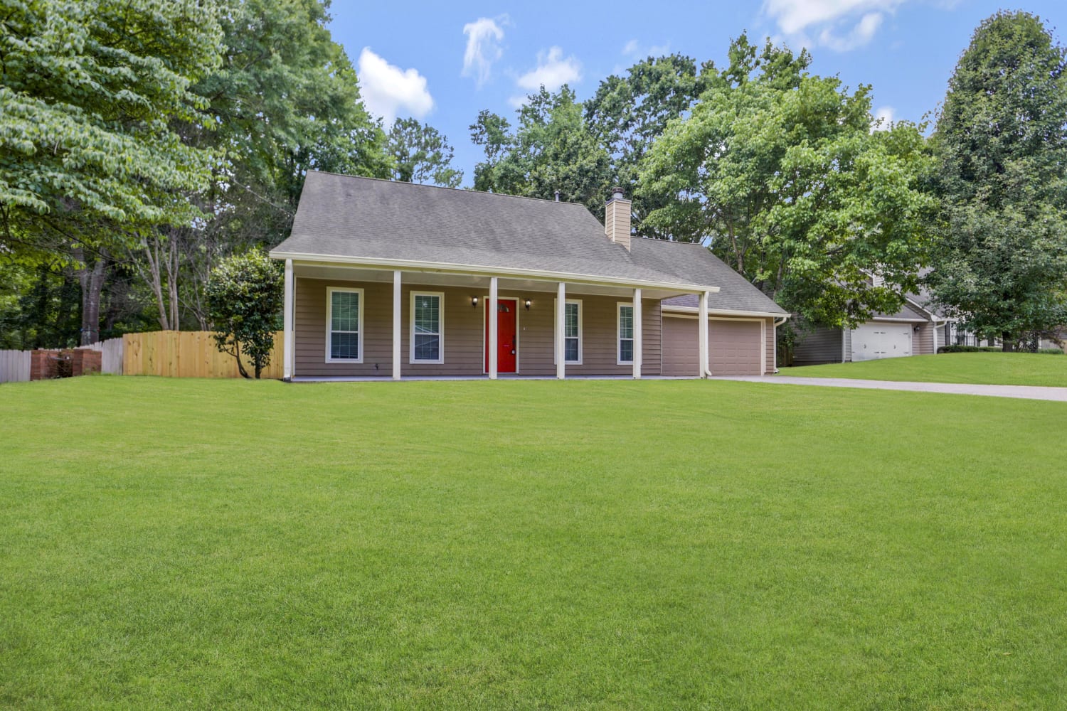 1356 Gray Rock Dr photo 2