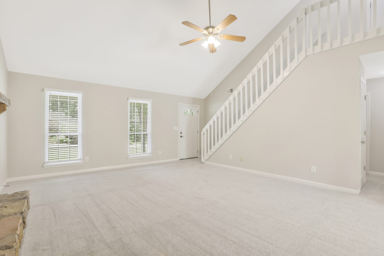1356 Gray Rock Dr photo 4