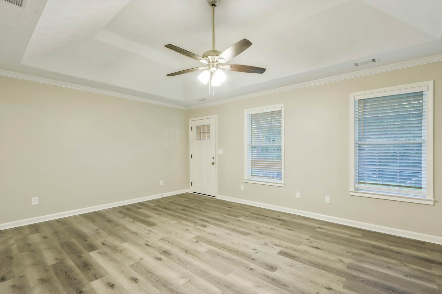 415 Cambridge Way photo 3