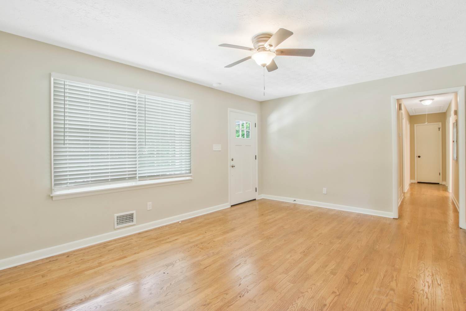 1665 Elmwood Dr photo 4