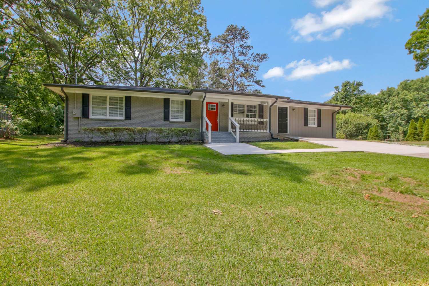 1665 Elmwood Dr photo 3