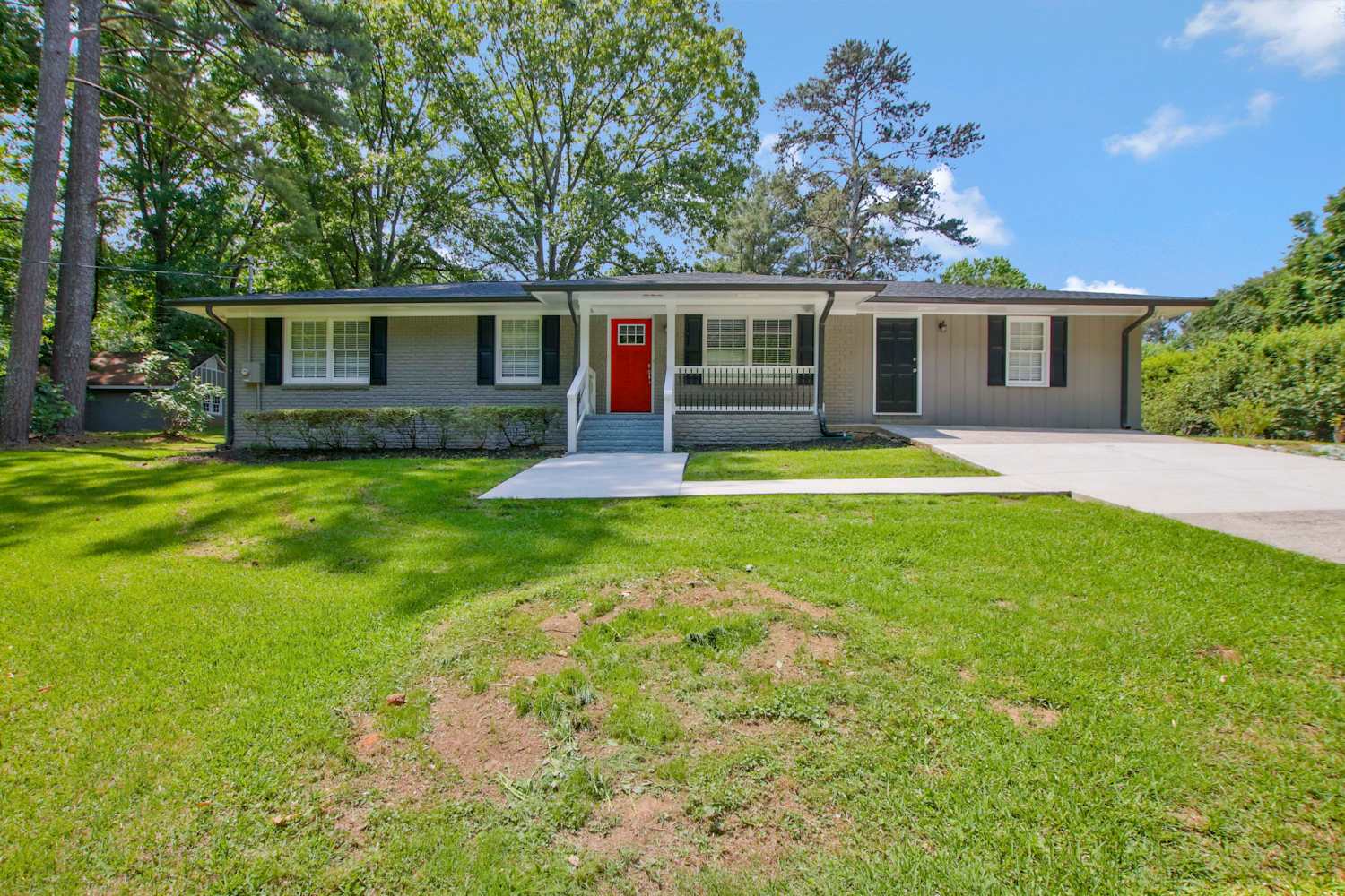 1665 Elmwood Dr photo 2