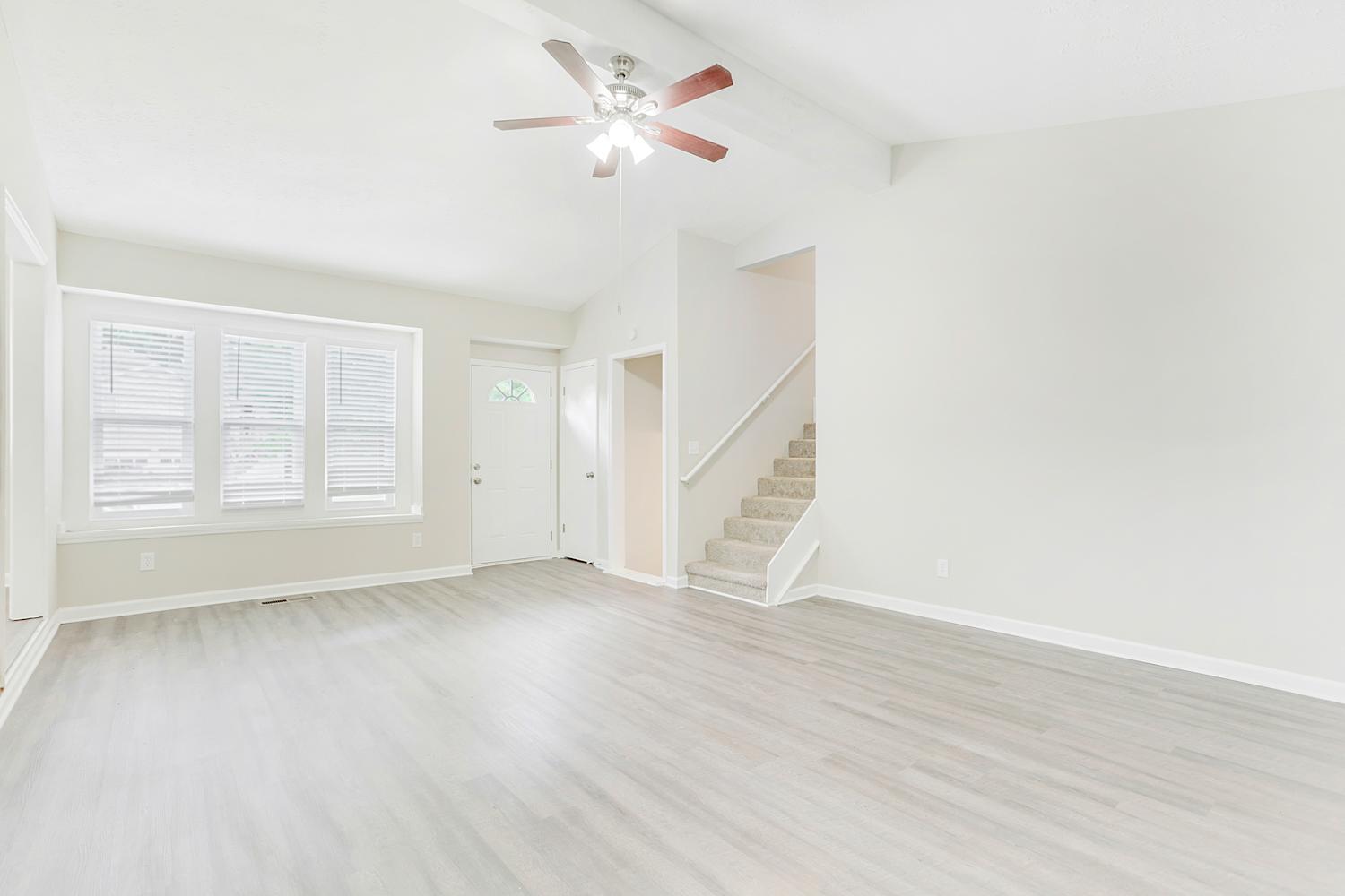 164 Kathryn Dr photo 4
