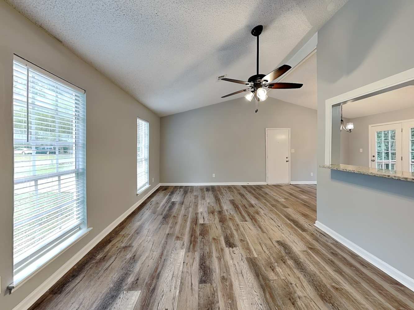 114 Parkview Dr photo 5