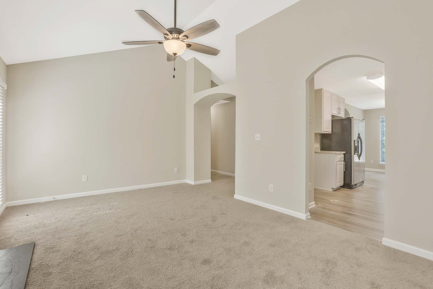 352 The Gables Dr photo 5
