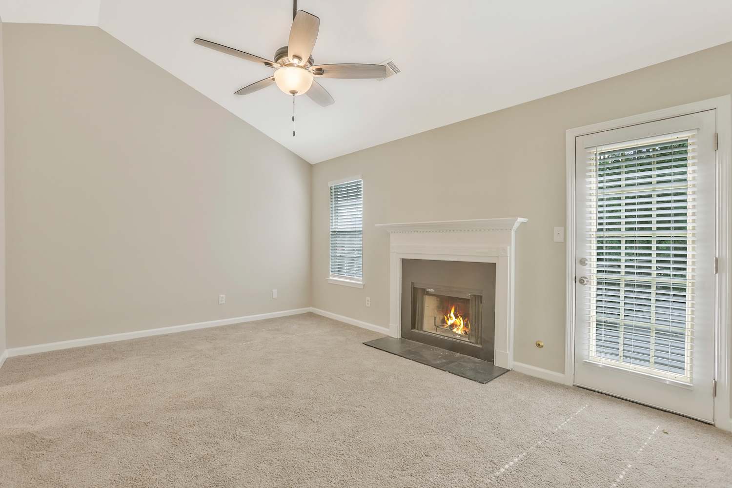 352 The Gables Dr photo 4