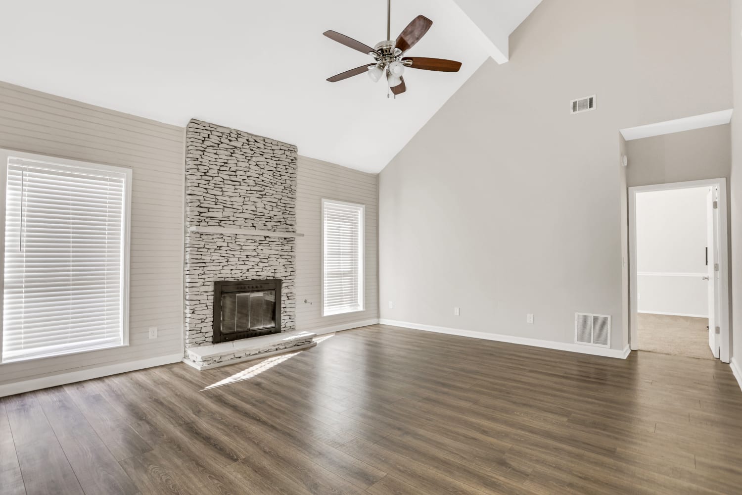 1521 Green Oak Cir photo 3