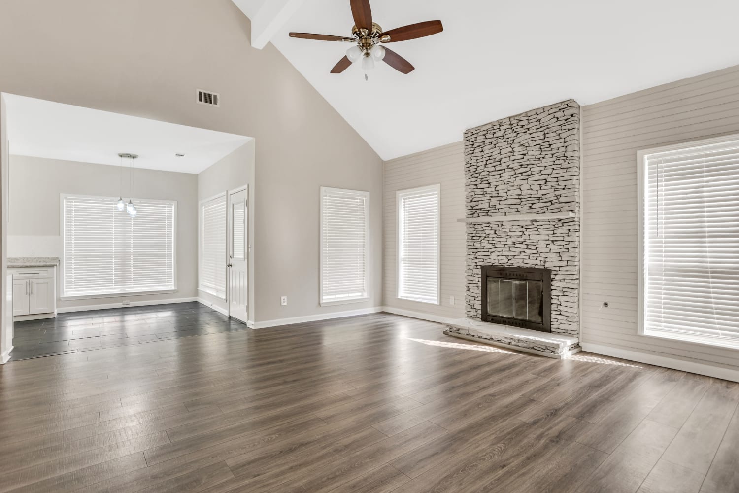 1521 Green Oak Cir photo 4