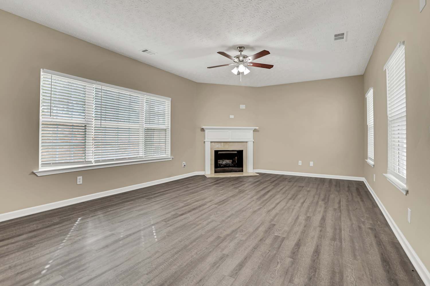 4099 Robin Cir photo 4