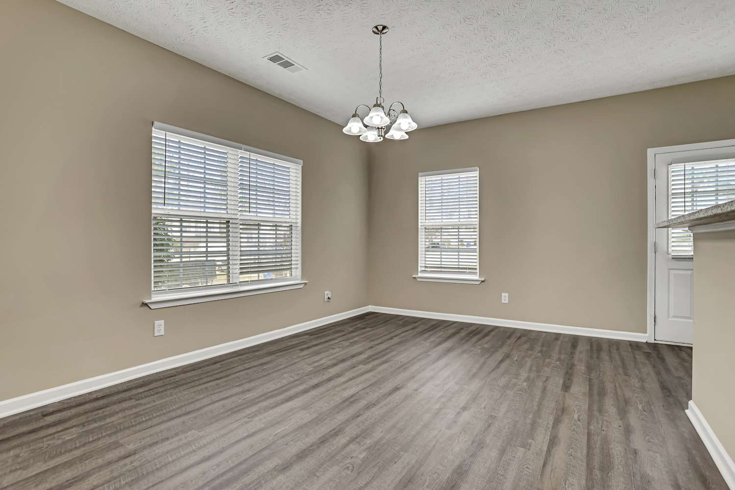 4099 Robin Cir photo 5