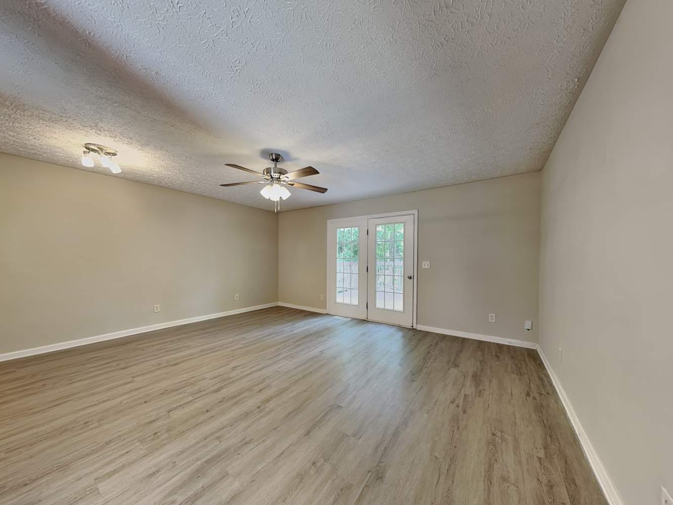 1817 Elkpark Dr photo 5