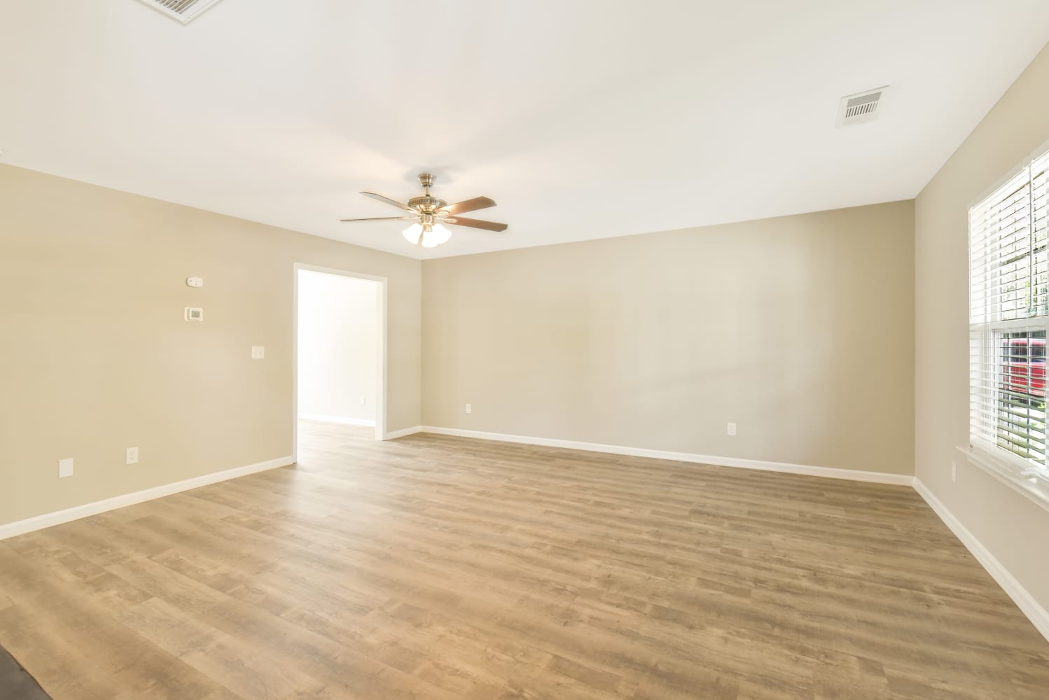 5736 Brookfield Pointe Dr photo 4