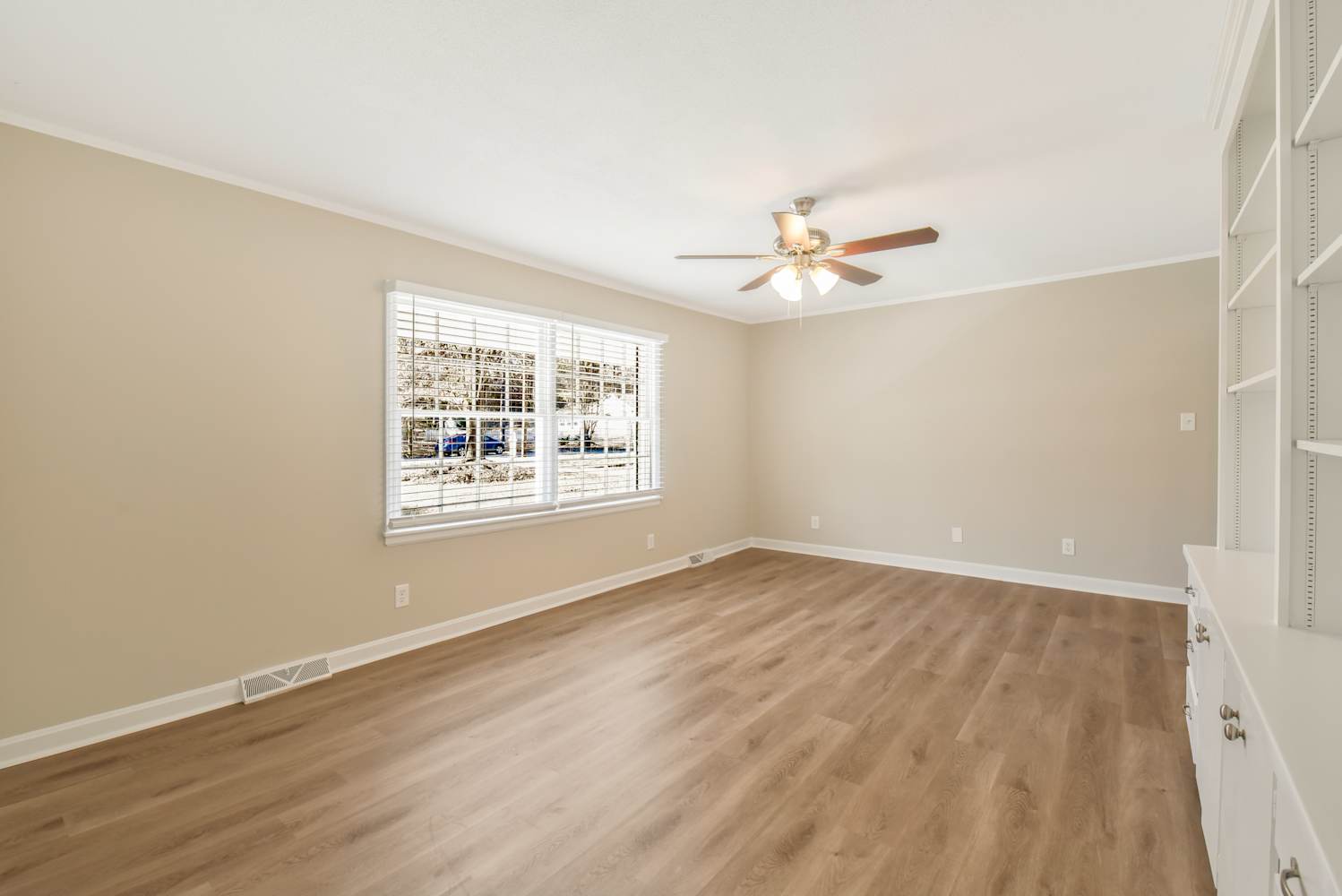 7723 Gayle Ave photo 5