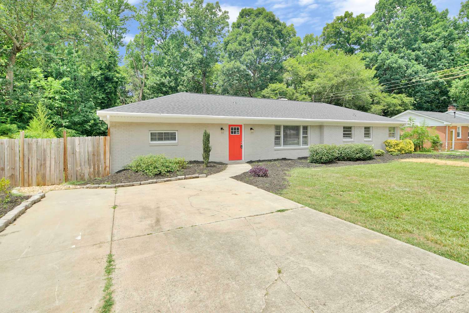 6205 King George Dr photo 2
