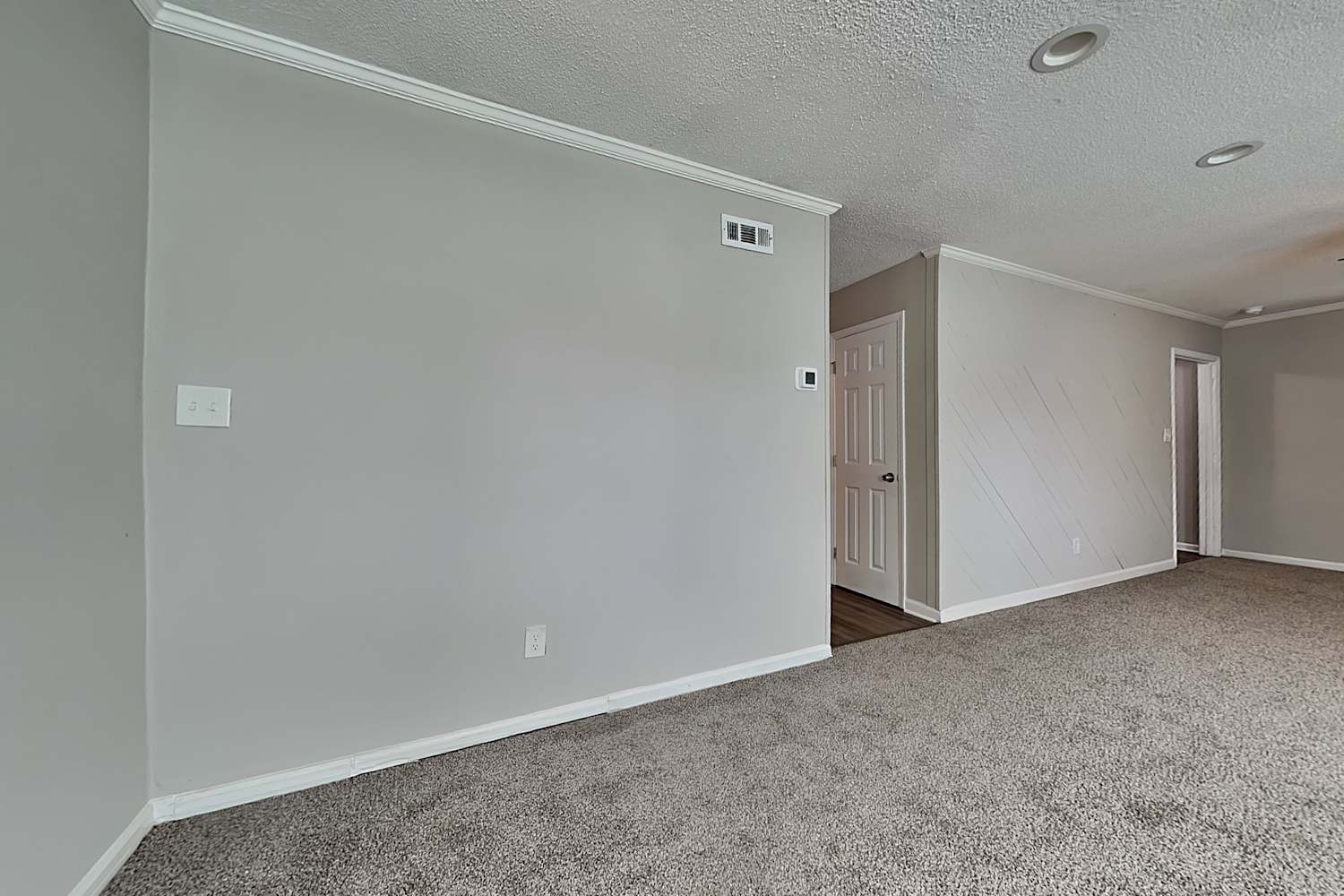 124 Plaza Dr photo 4