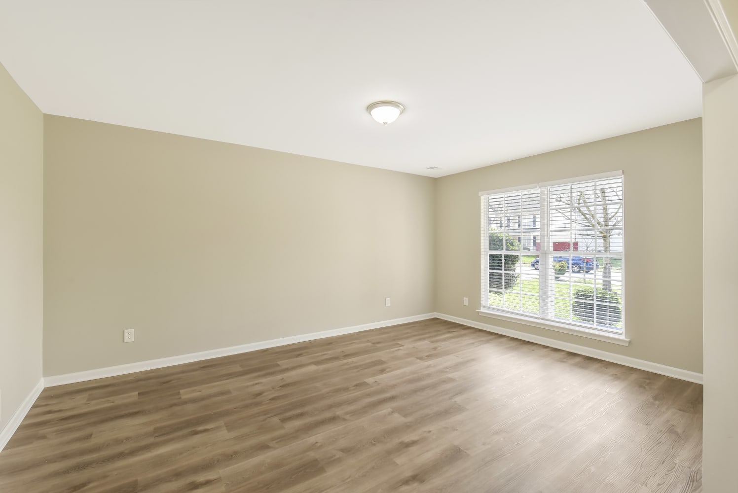 4664 Cedar Rock Dr photo 4