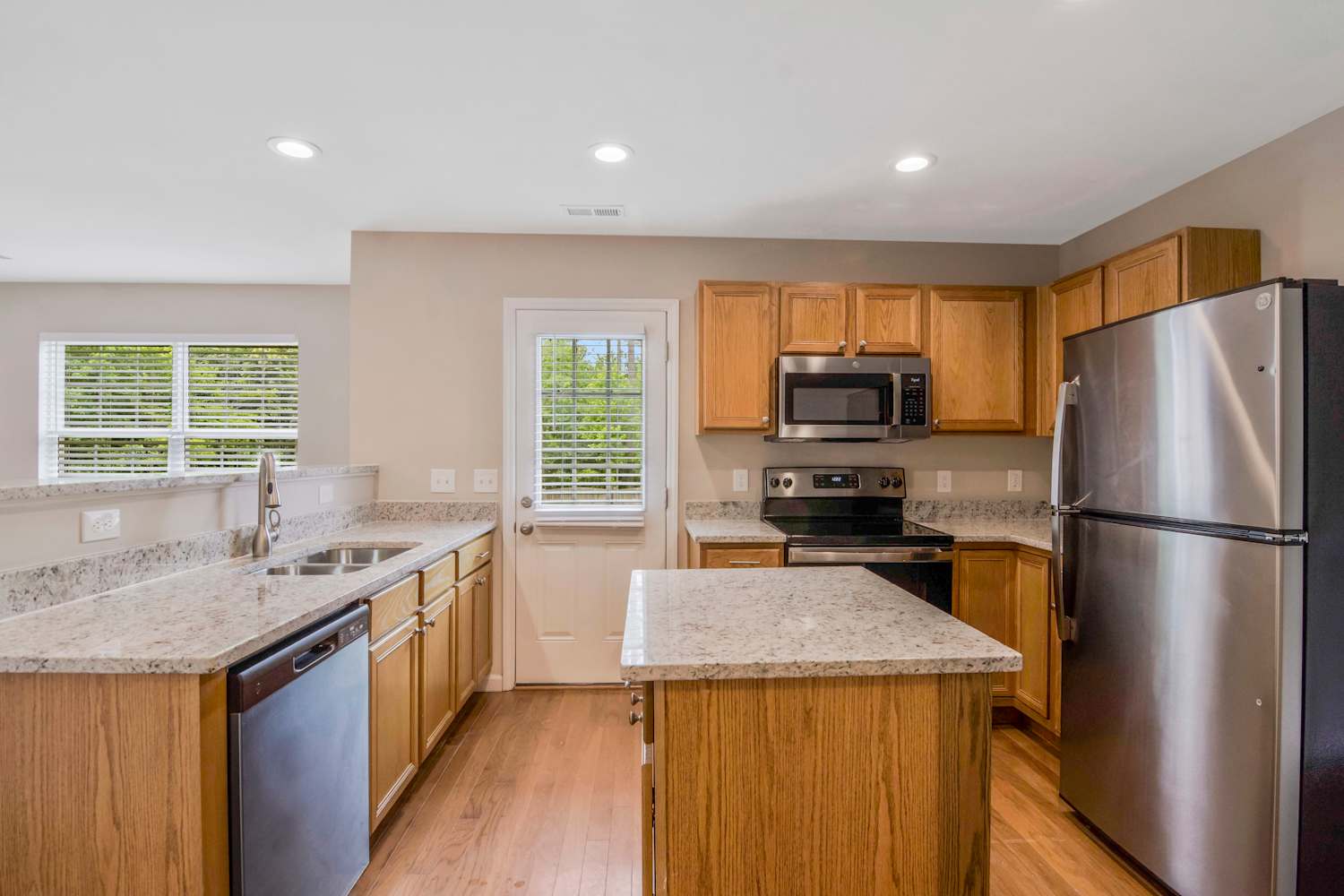 107 Knightwood Dr photo 4
