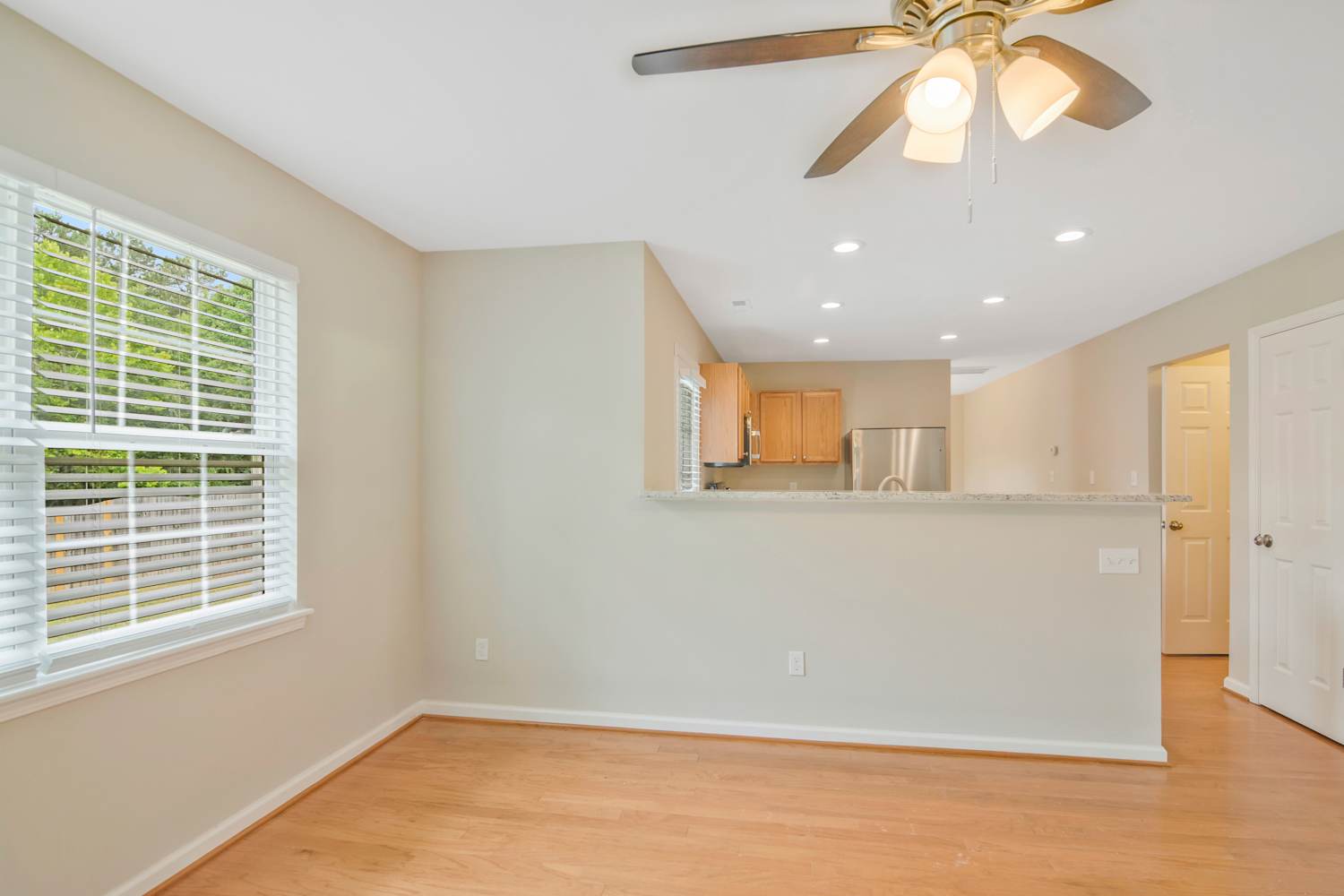 107 Knightwood Dr photo 3