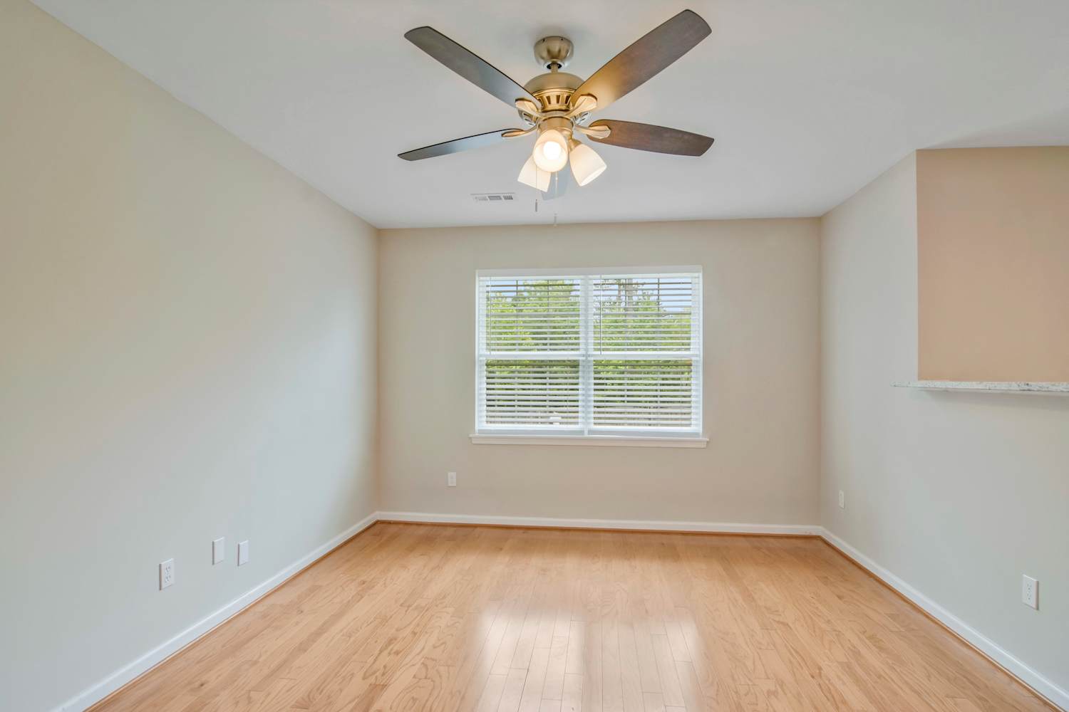 107 Knightwood Dr photo 2
