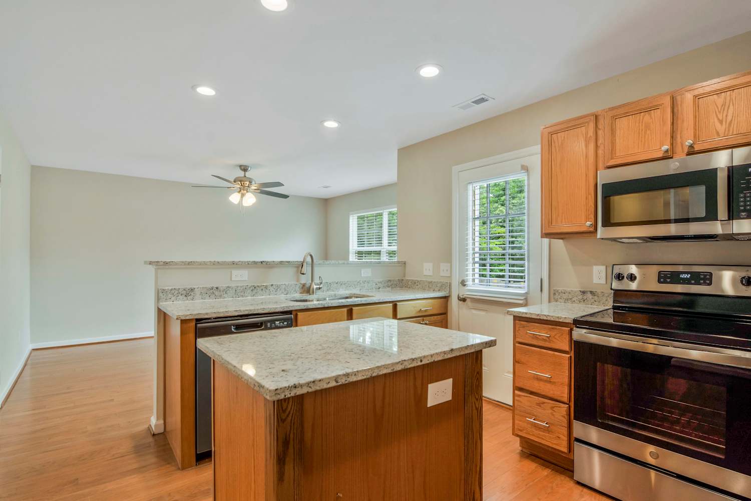107 Knightwood Dr photo 5