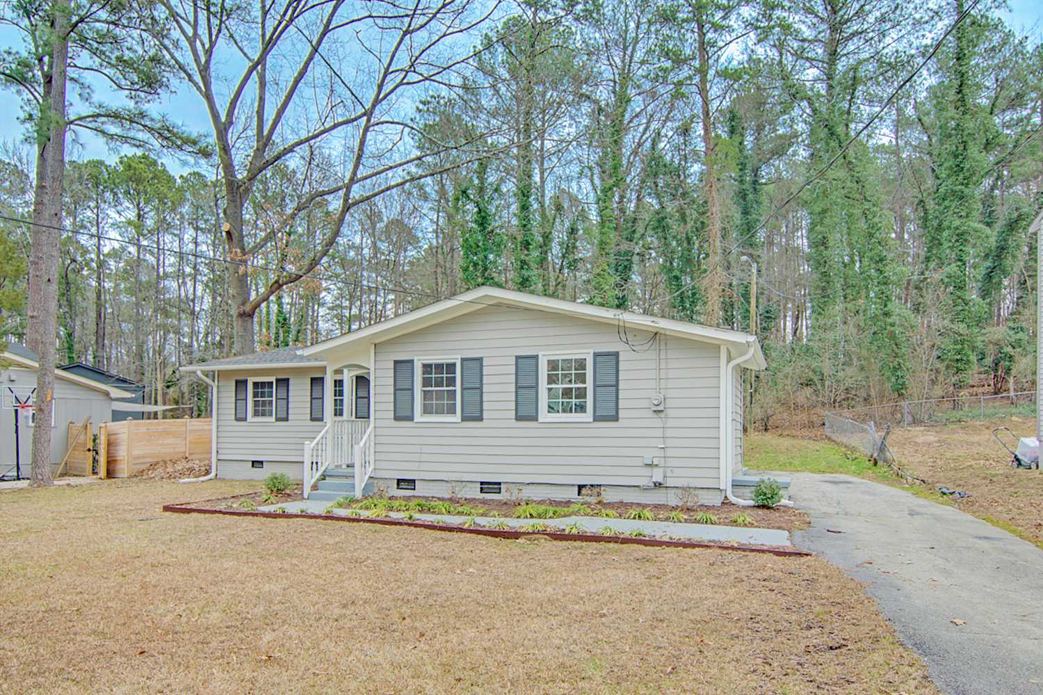1100 Chatham Ln photo 3