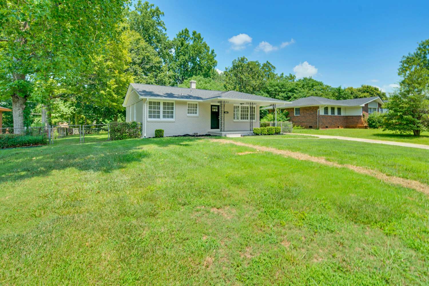 2828 Burbank Dr photo 3