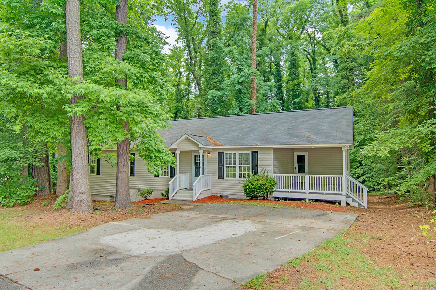 428 Cloverdale Dr photo 3