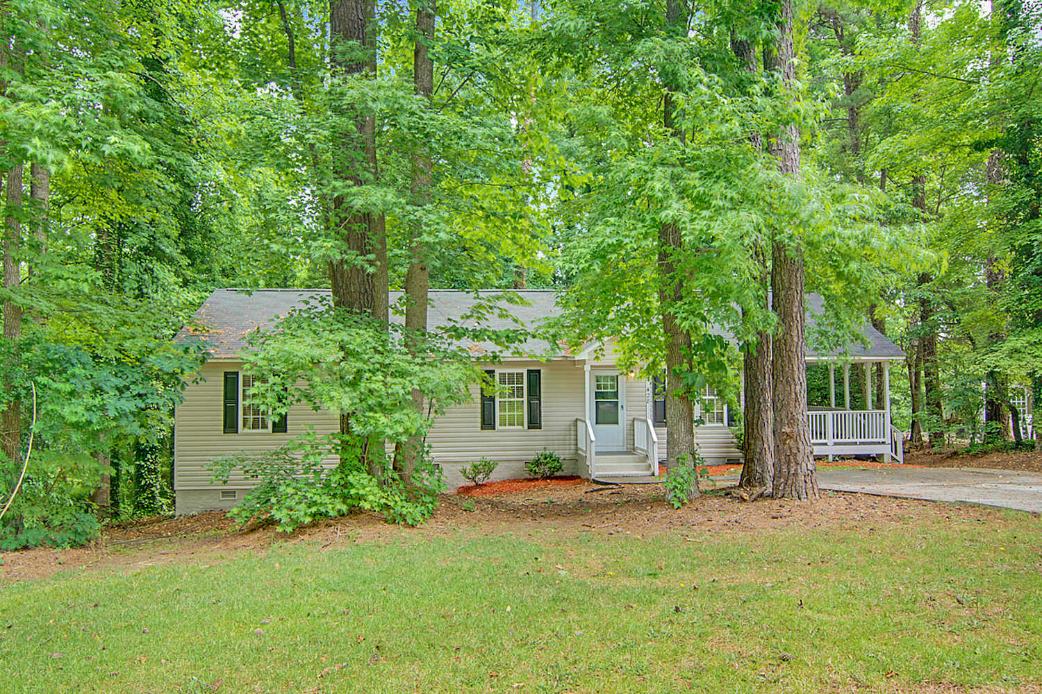 428 Cloverdale Dr photo 2