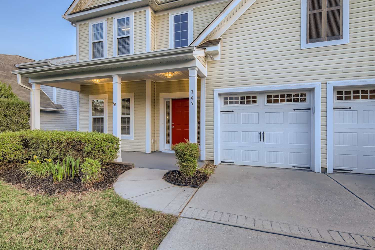 745 Inwood Hill Dr photo 2