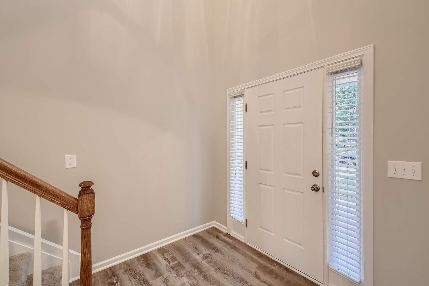 745 Inwood Hill Dr photo 3