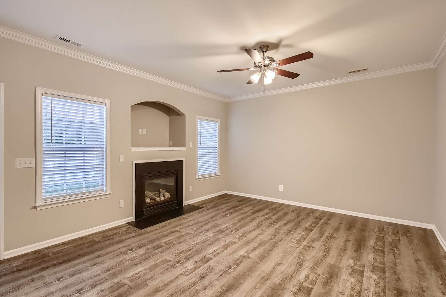 745 Inwood Hill Dr photo 4