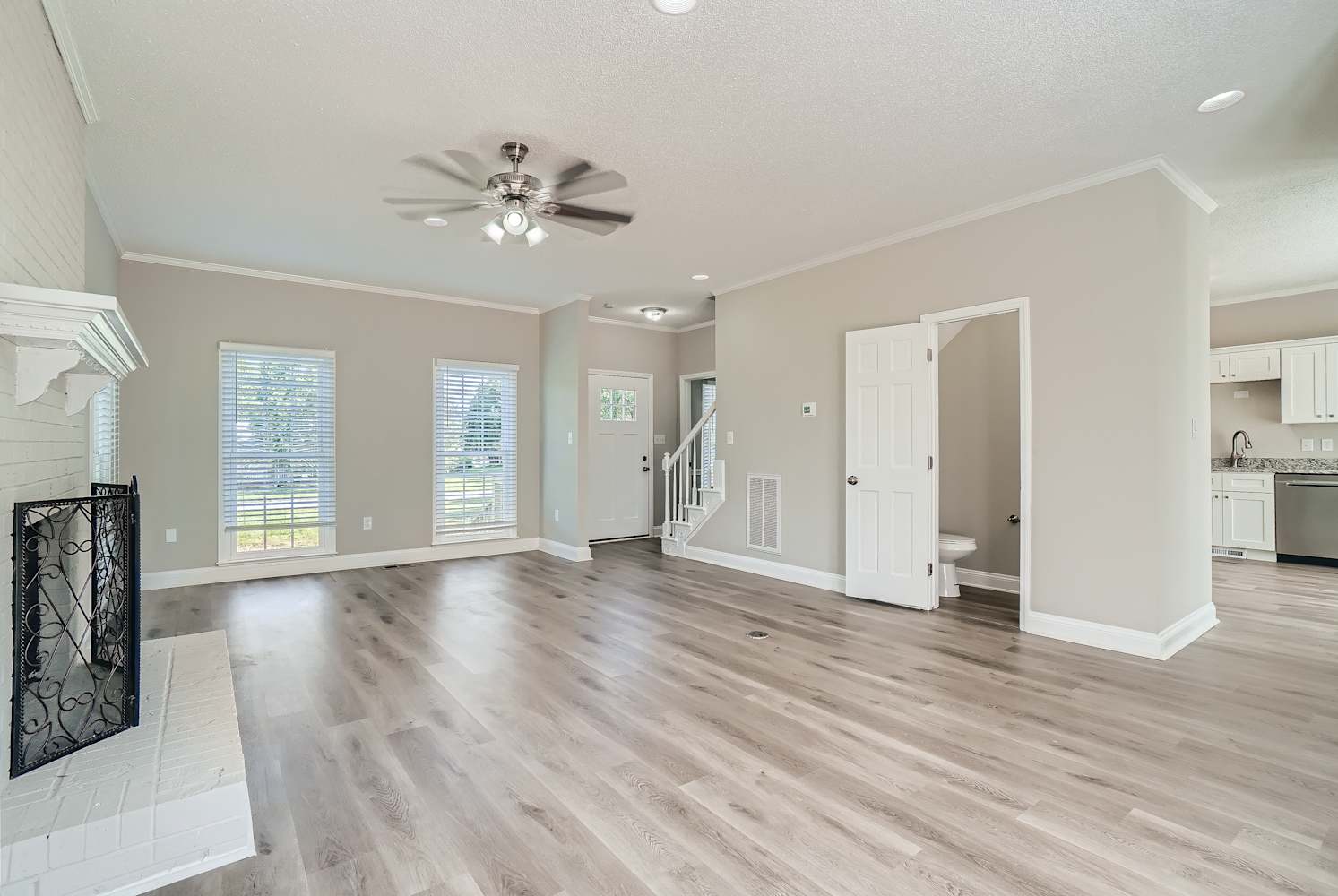 3201 Karen Ln photo 5