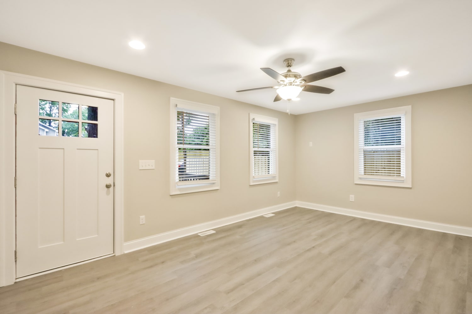 1625 Finchley Dr photo 4