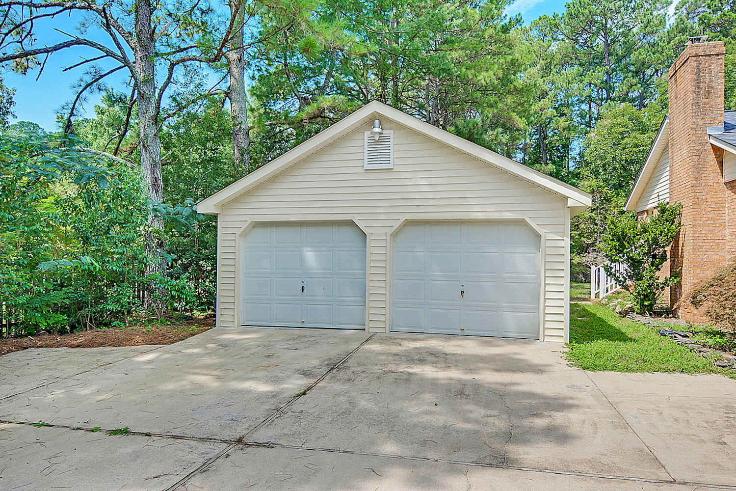 10612 Chelsea Dr photo 2