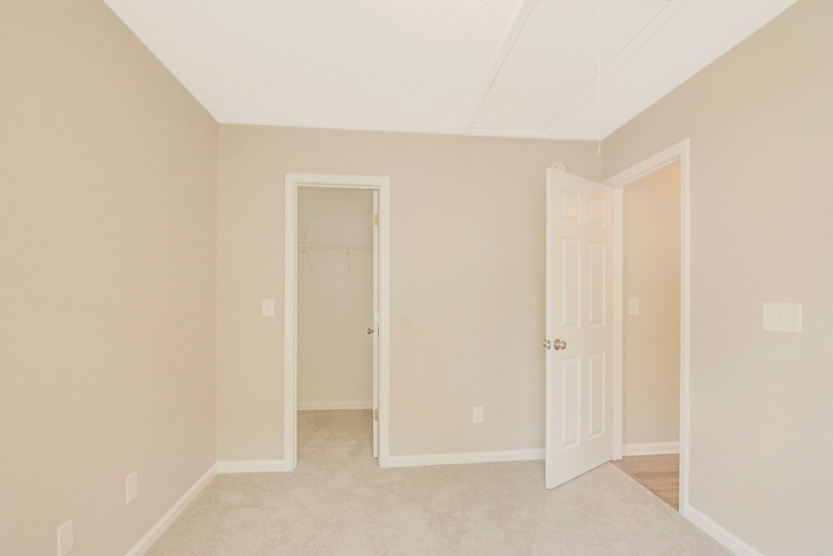 120 Pebblestone Dr photo 2
